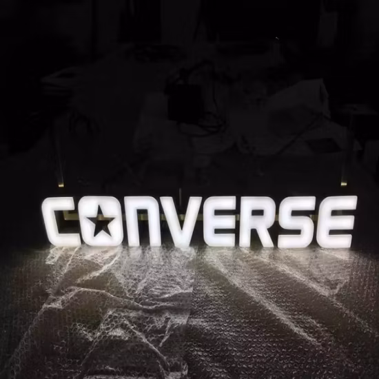 전면 조명이 있는 아크릴과 알루미늄으로 제작된 3D LED 채널 문자가 포함된 맞춤형 실외 채널 문자 기호
